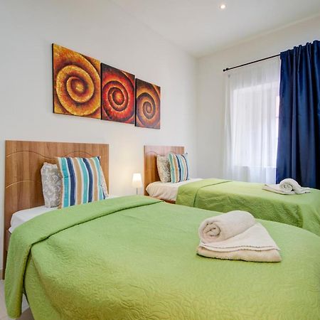 St Julians 2 Bedroom Apartment With Commanding Seaviews By Shortletsmalta San Ġiljan Extérieur photo