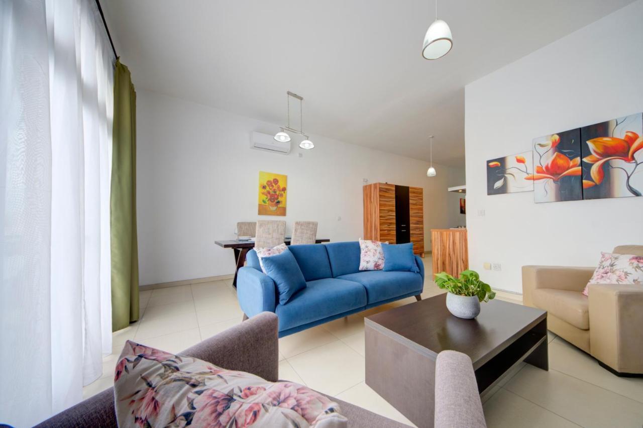 St Julians 2 Bedroom Apartment With Commanding Seaviews By Shortletsmalta San Ġiljan Extérieur photo