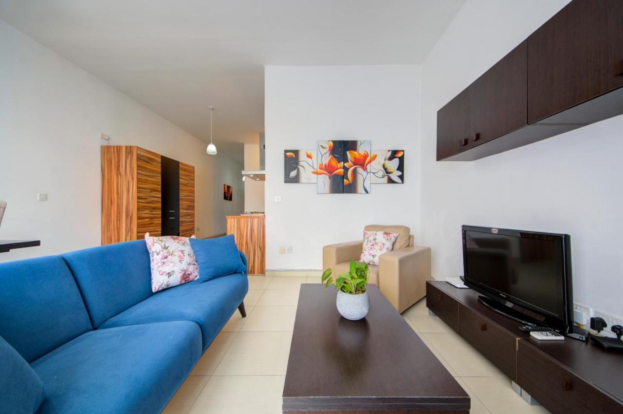 St Julians 2 Bedroom Apartment With Commanding Seaviews By Shortletsmalta San Ġiljan Extérieur photo