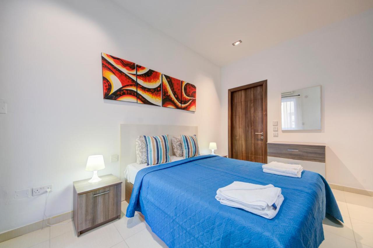 St Julians 2 Bedroom Apartment With Commanding Seaviews By Shortletsmalta San Ġiljan Extérieur photo