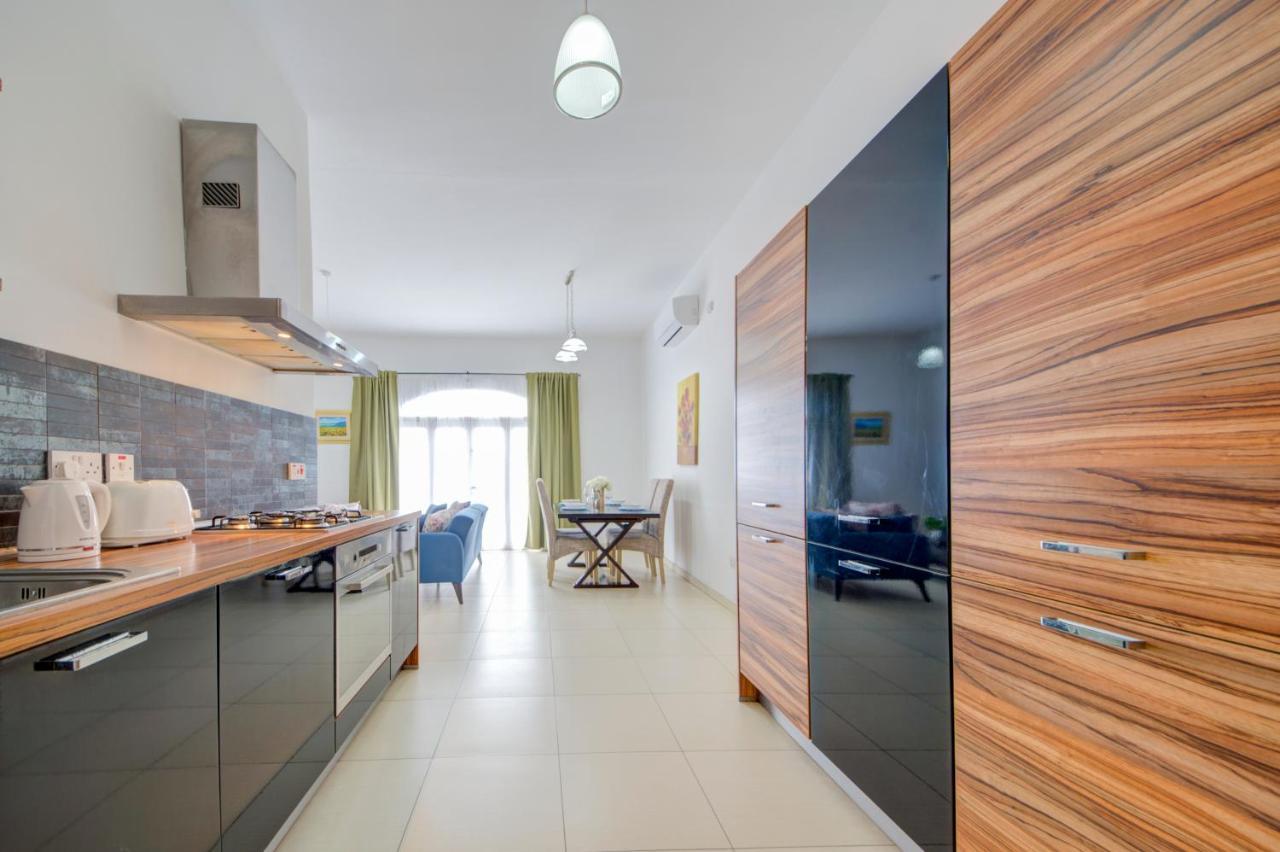 St Julians 2 Bedroom Apartment With Commanding Seaviews By Shortletsmalta San Ġiljan Extérieur photo