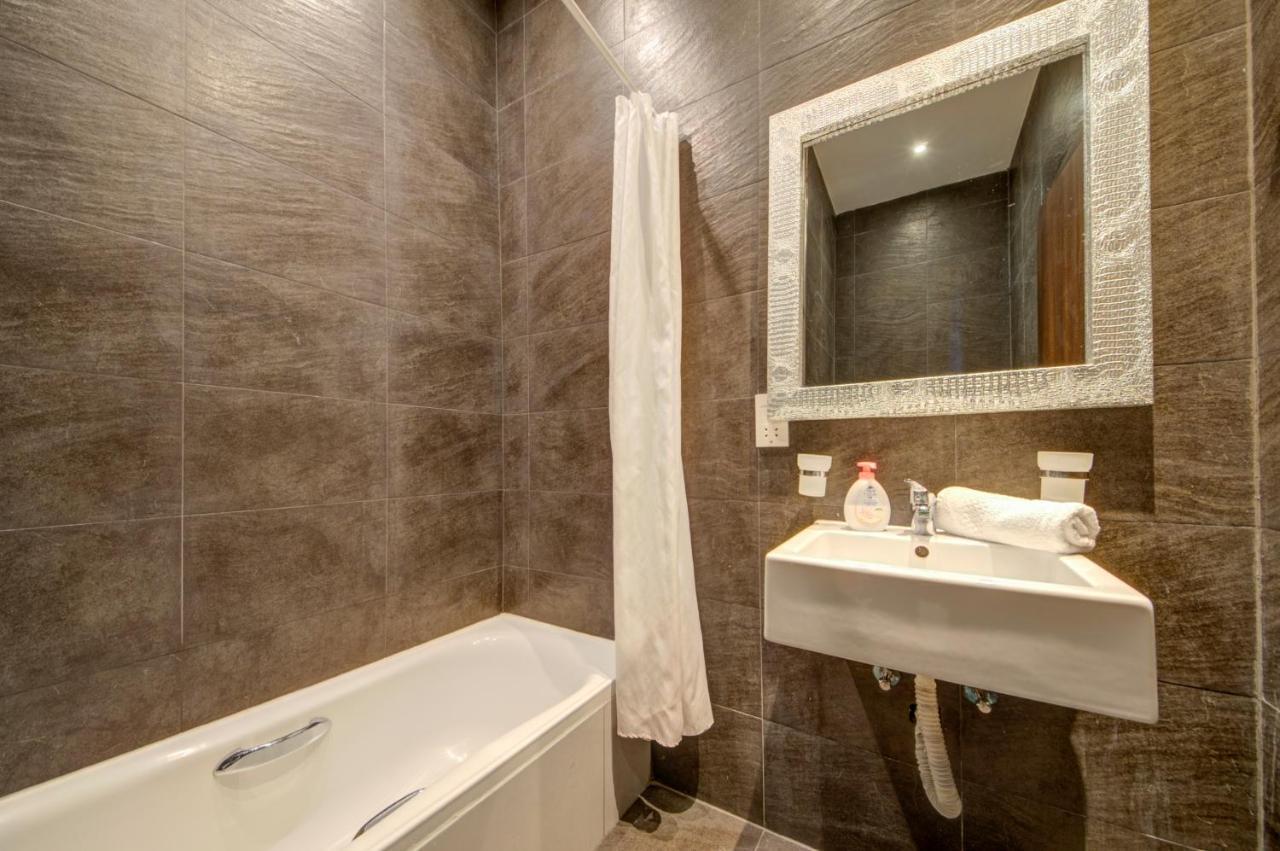 St Julians 2 Bedroom Apartment With Commanding Seaviews By Shortletsmalta San Ġiljan Extérieur photo