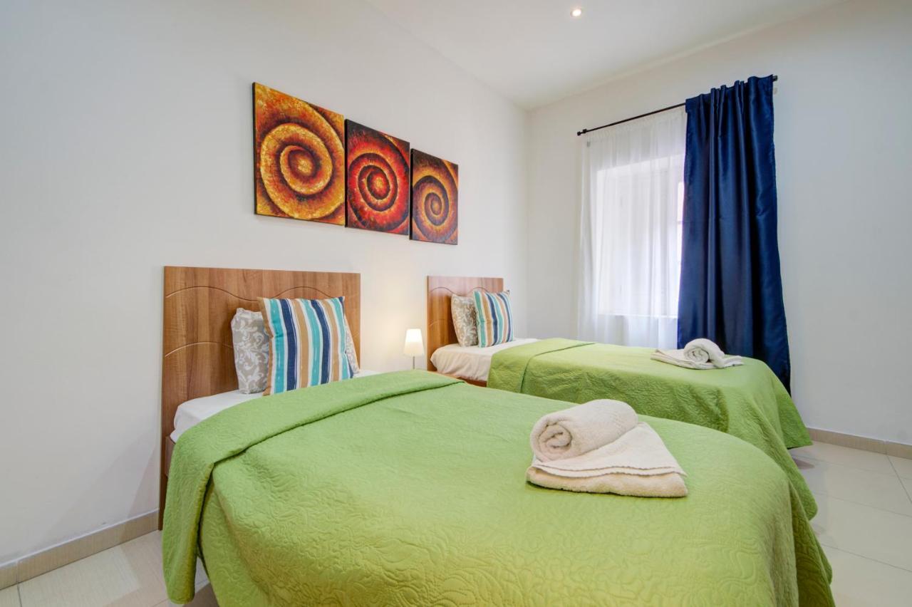 St Julians 2 Bedroom Apartment With Commanding Seaviews By Shortletsmalta San Ġiljan Extérieur photo