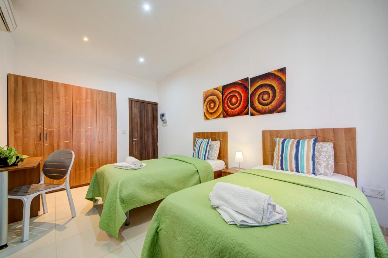 St Julians 2 Bedroom Apartment With Commanding Seaviews By Shortletsmalta San Ġiljan Extérieur photo