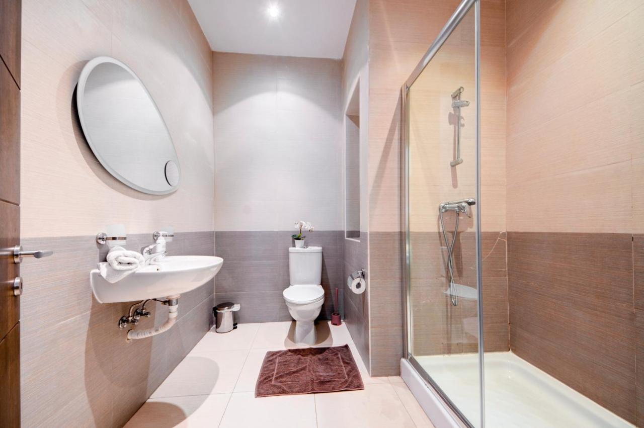 St Julians 2 Bedroom Apartment With Commanding Seaviews By Shortletsmalta San Ġiljan Extérieur photo